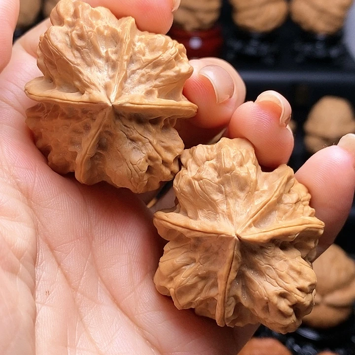 文玩核桃吊坠金尊龙脊