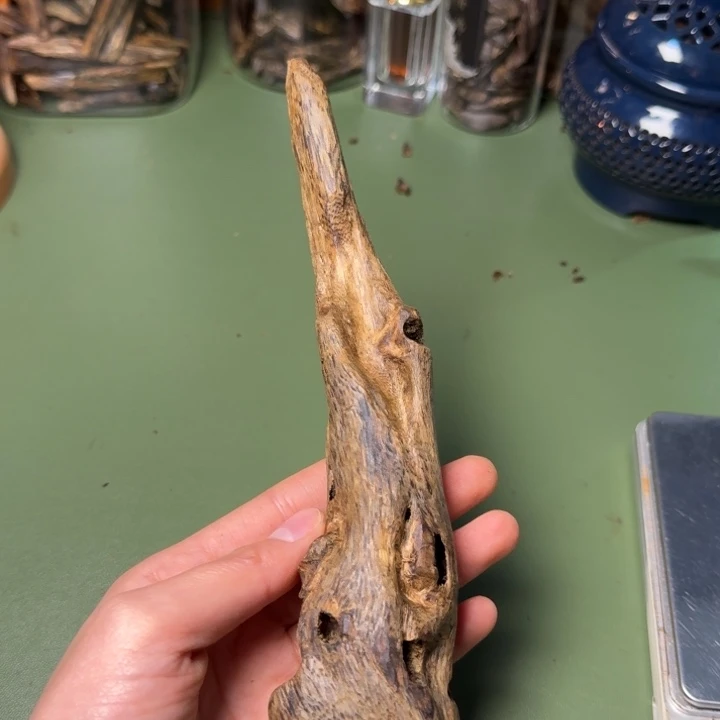 沉香手把件海南老白棋虫漏老块料51克