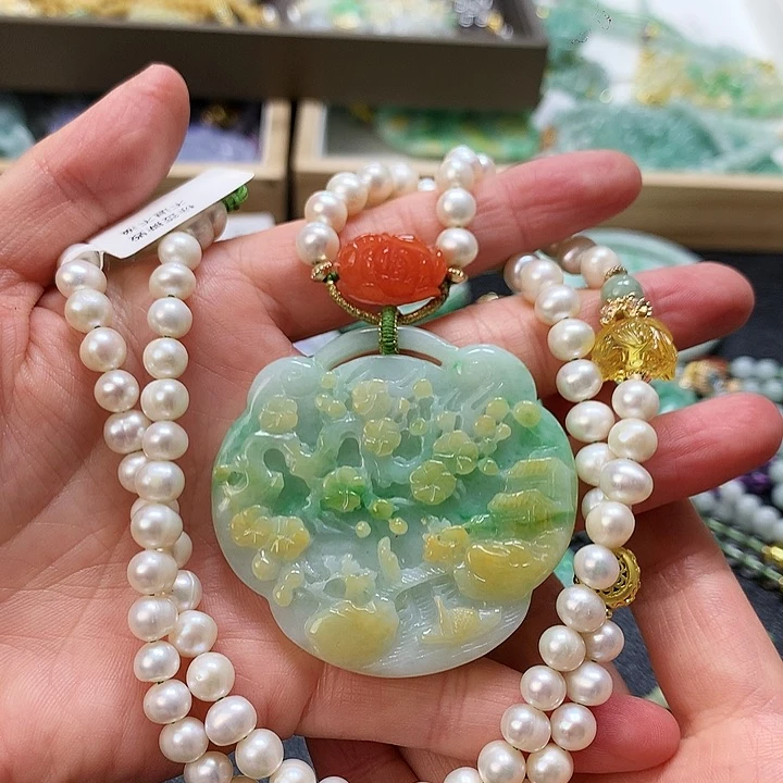 翡翠颈饰未镶嵌吊坠