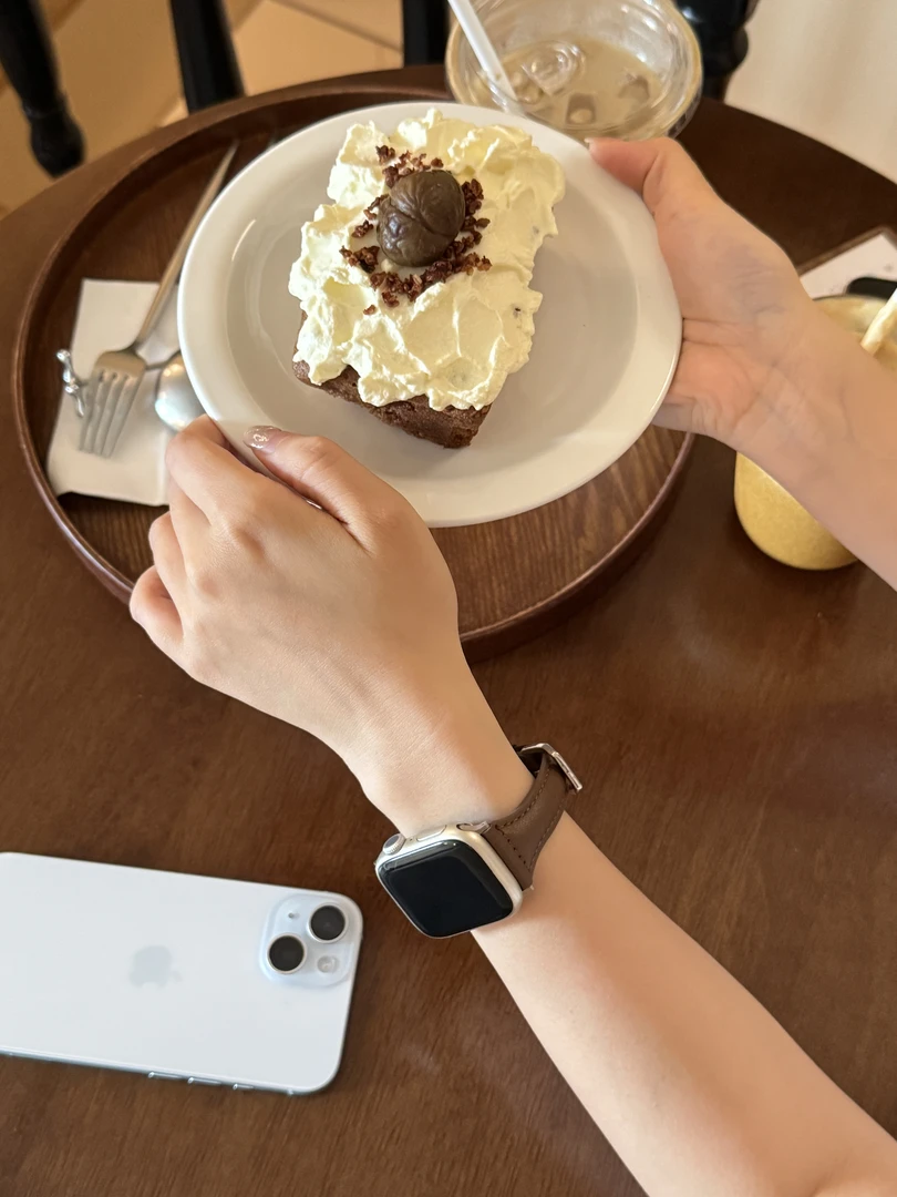 适用于iwatchS10手表表带小蛮腰皮质款舒适透气男女通用款表带