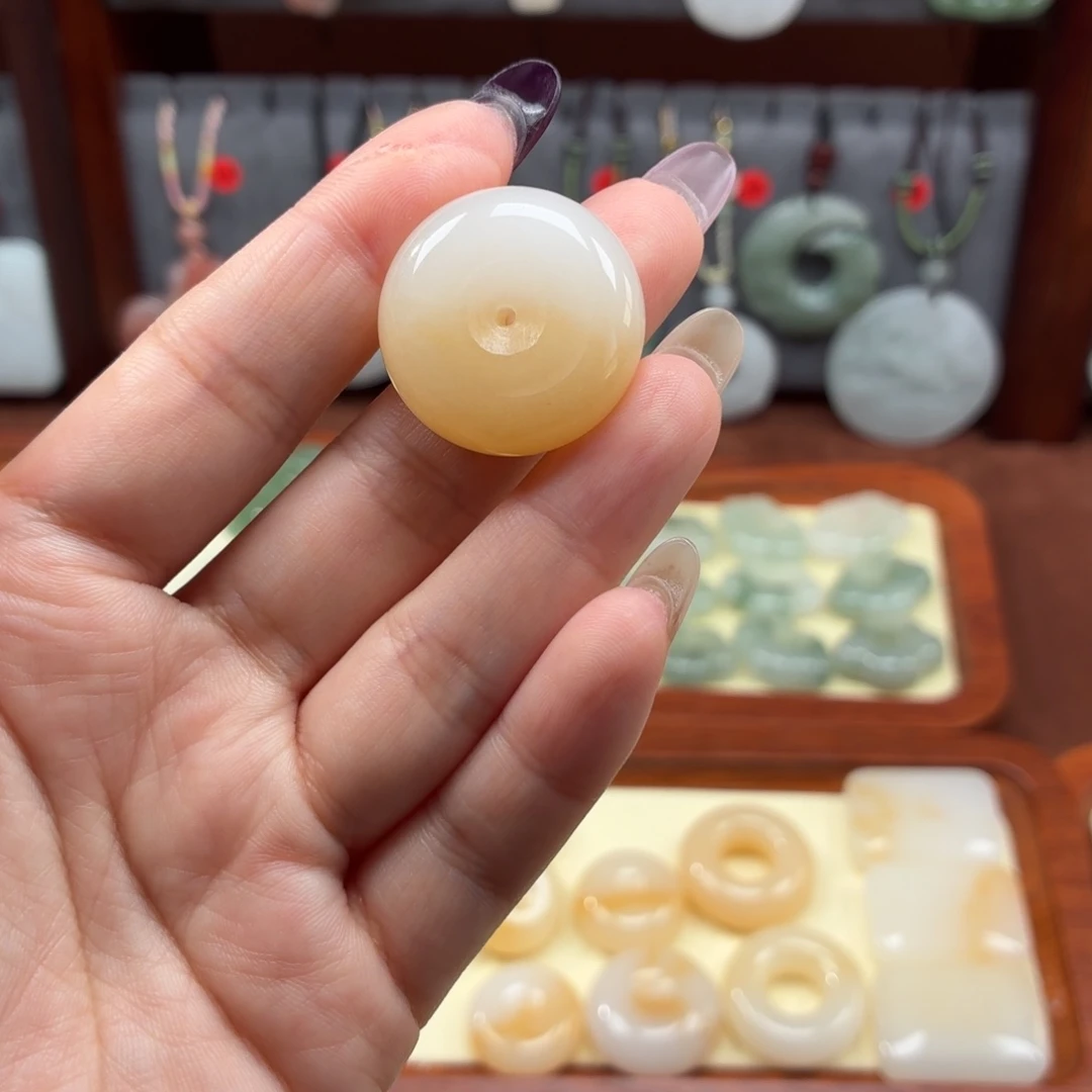 予****颈饰未镶嵌石英质玉