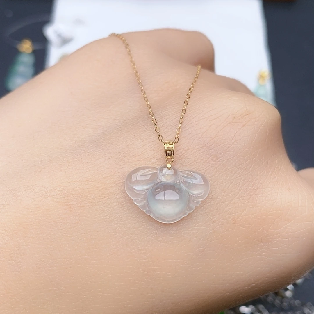 翡翠18K金镶嵌颈饰八方来财