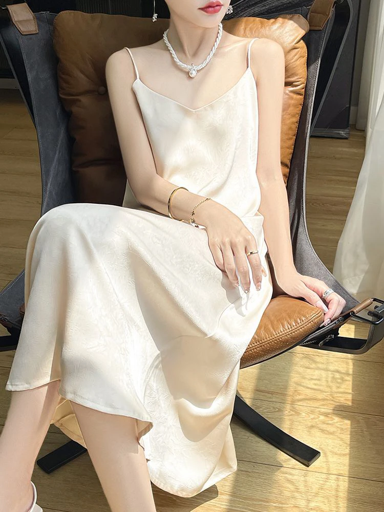 鎏金岁月V领吊带连衣裙女春夏季抓花中长裙轻奢缎面气质吊带长裙