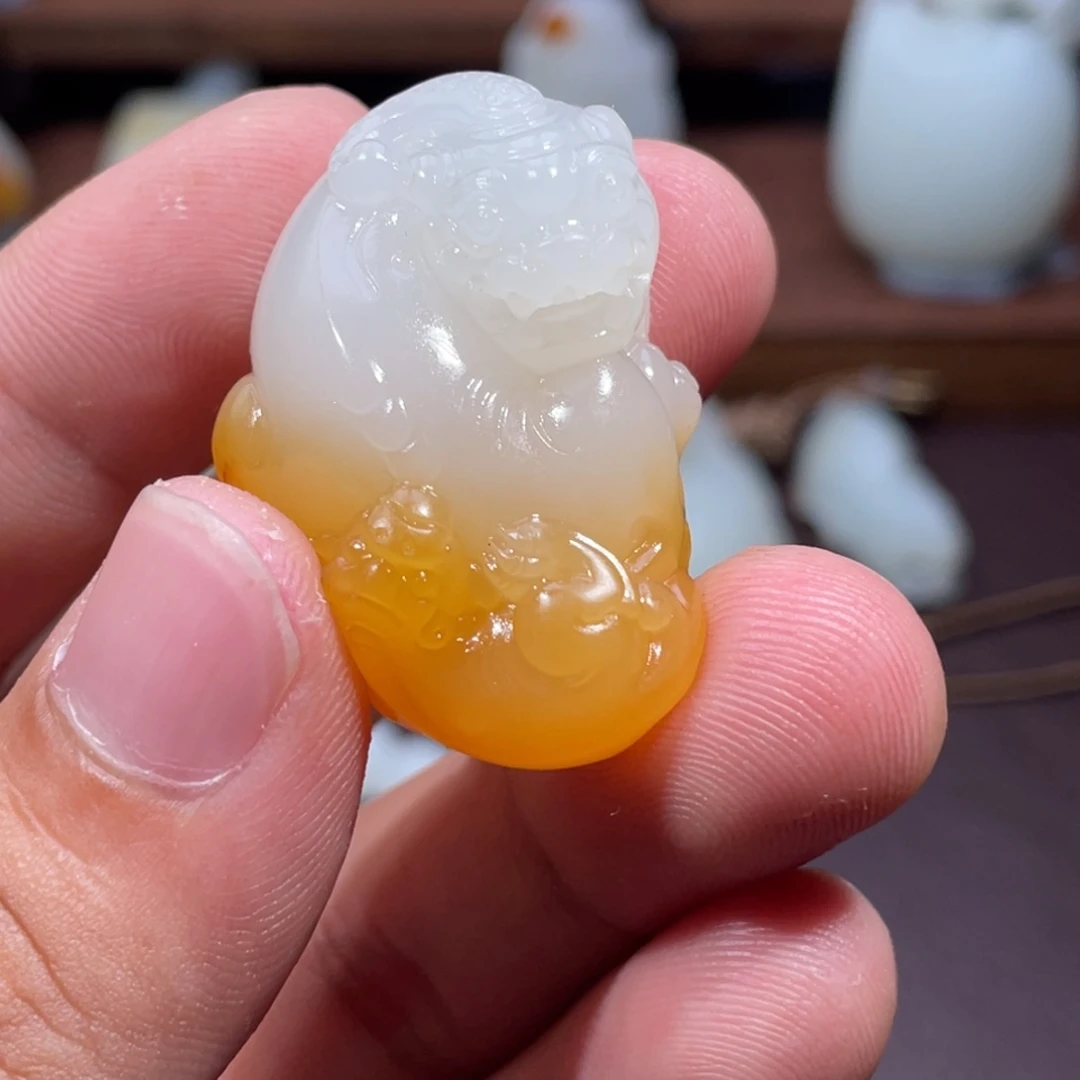 颈饰未镶嵌和田玉（糖玉）