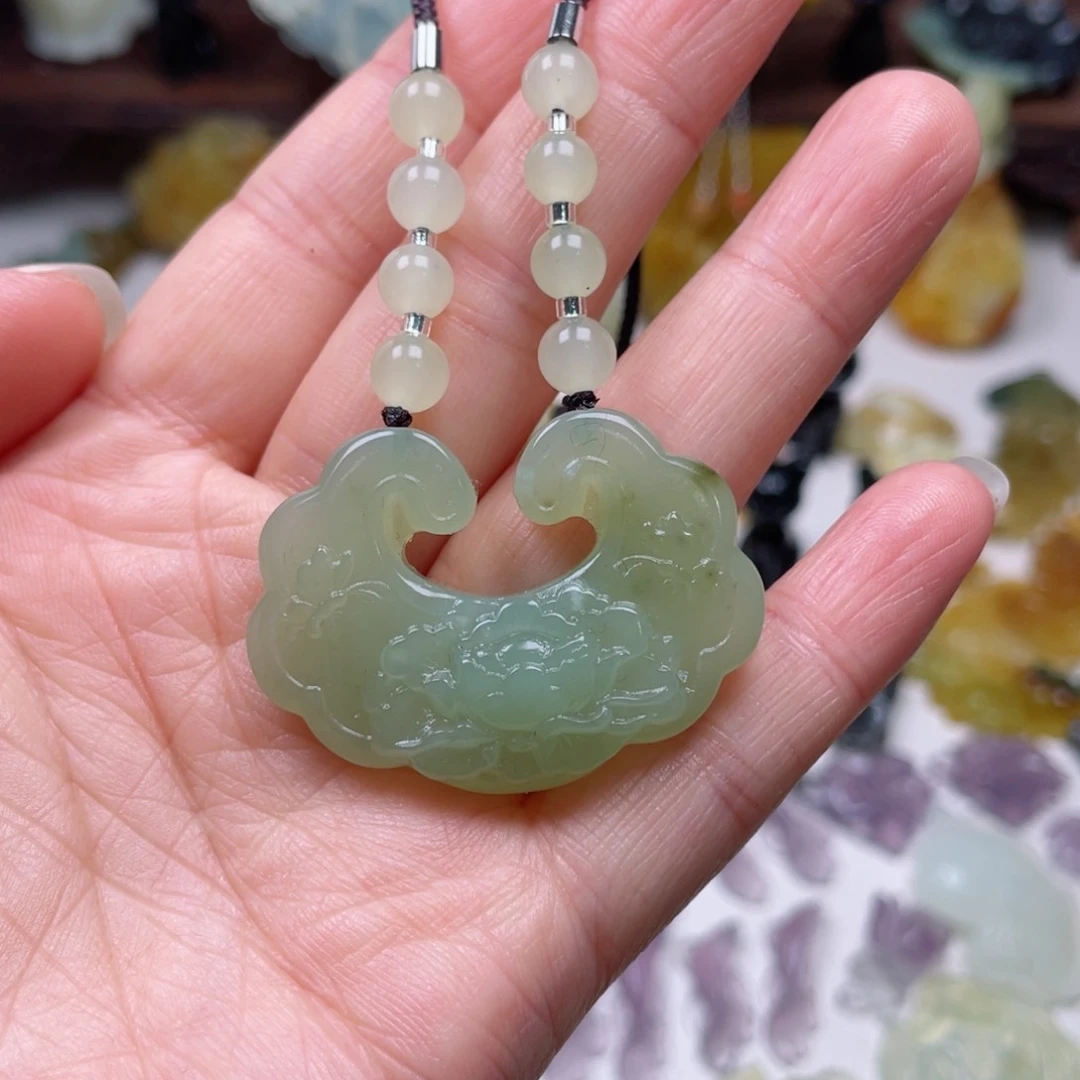 蛇纹石玉颈饰未镶嵌