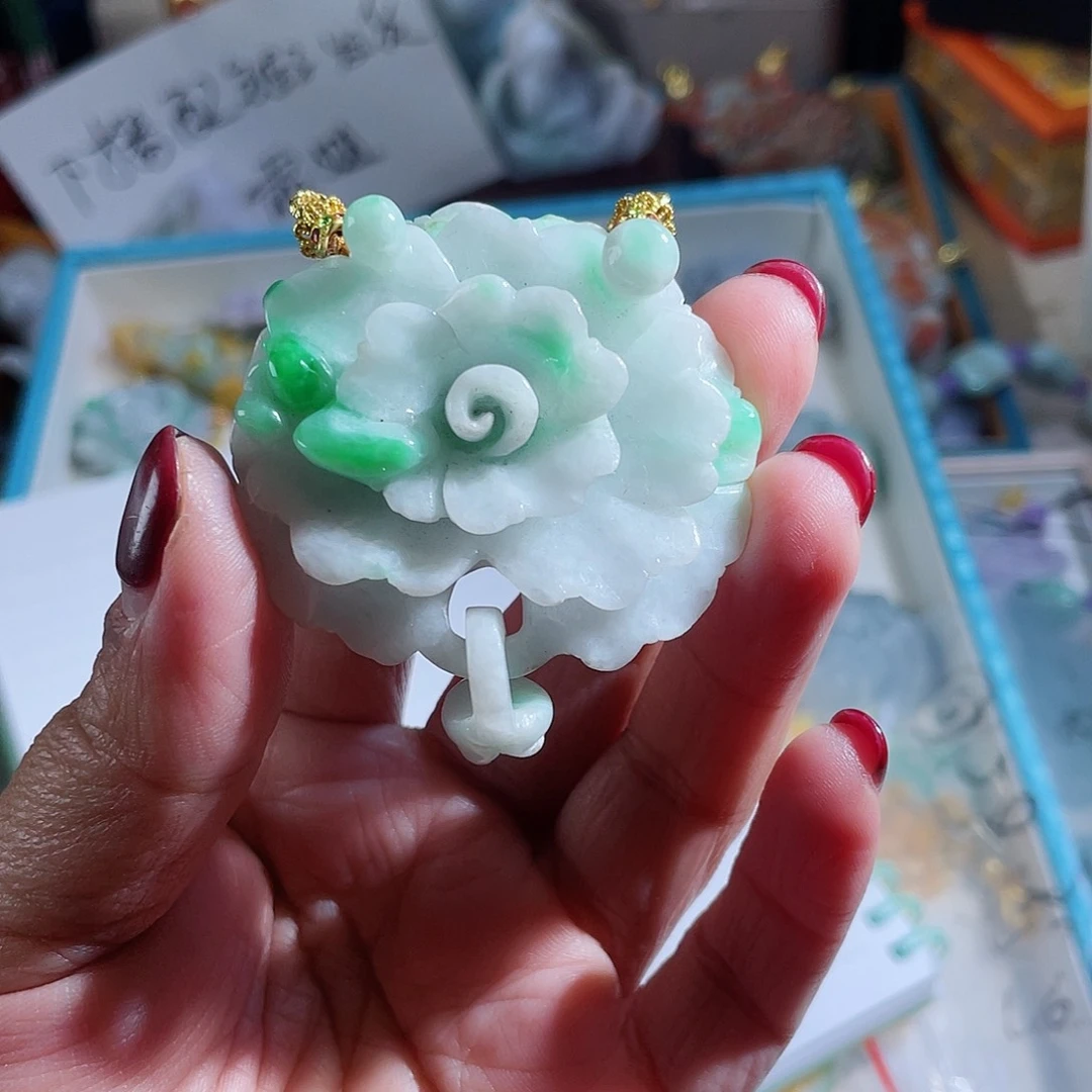 翡翠颈饰未镶嵌翡翠花朵