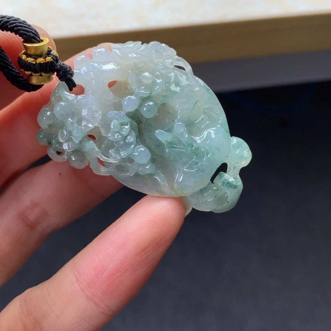 翡翠未镶嵌颈饰吊坠