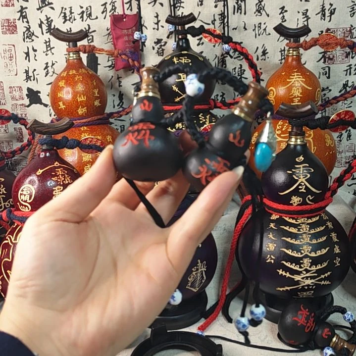 三*手工雕刻小葫芦两把，拍一赠一。