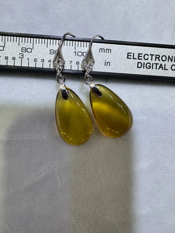 天然缅甸琥珀耳坠