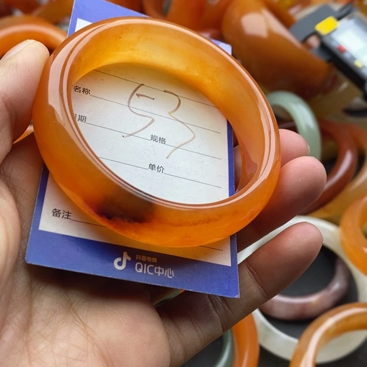 未镶嵌手镯石英质玉