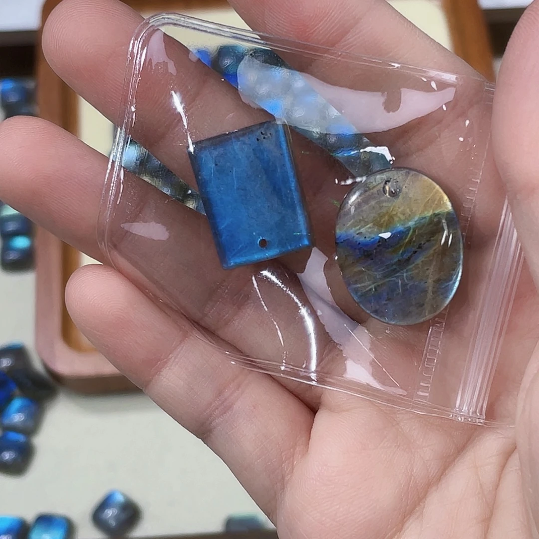 于***间水晶珠宝半成品未镶嵌