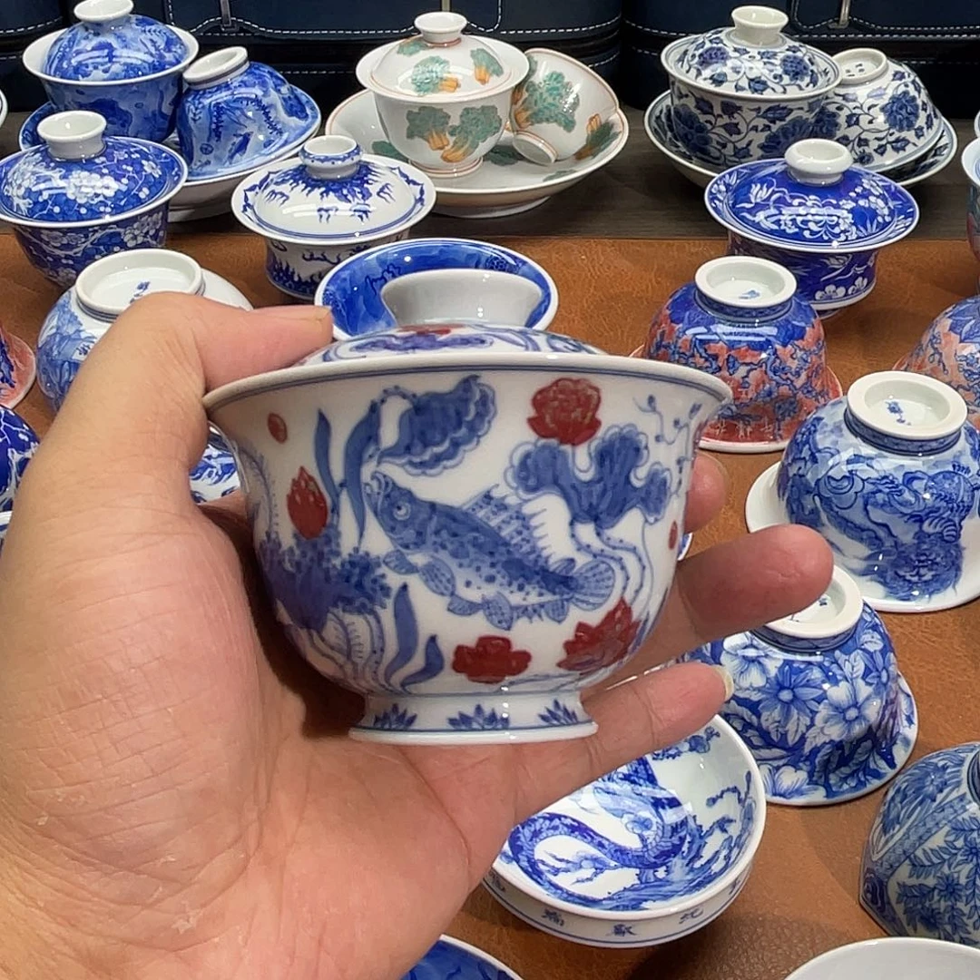 青花釉里红鱼藻纹盖碗