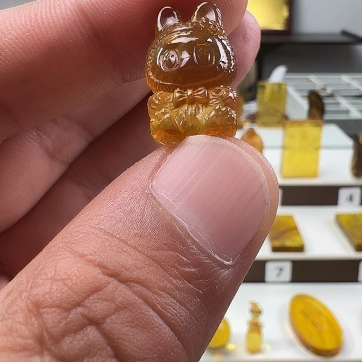 琥珀未镶嵌颈饰拉布布