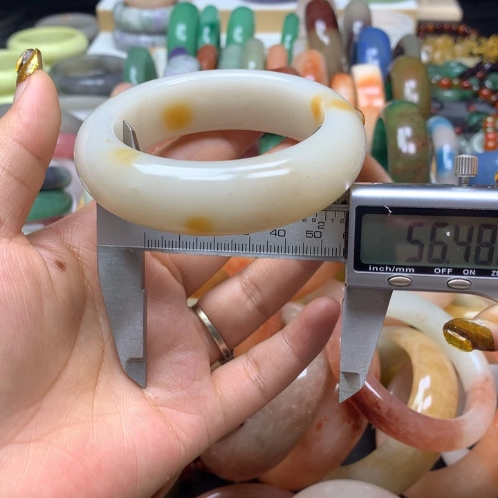 未镶嵌手镯石英质玉