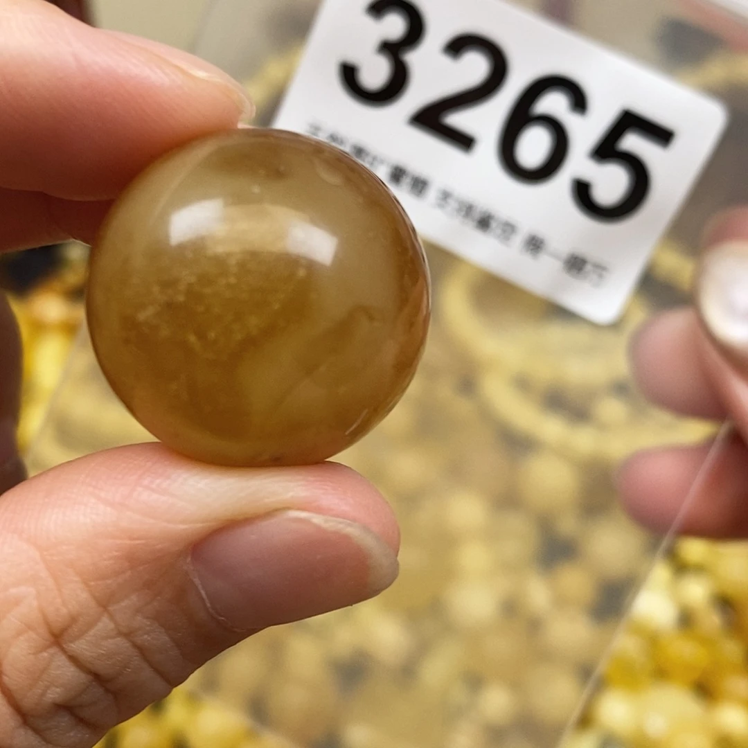 琥珀未镶嵌珠宝奇石，23.7