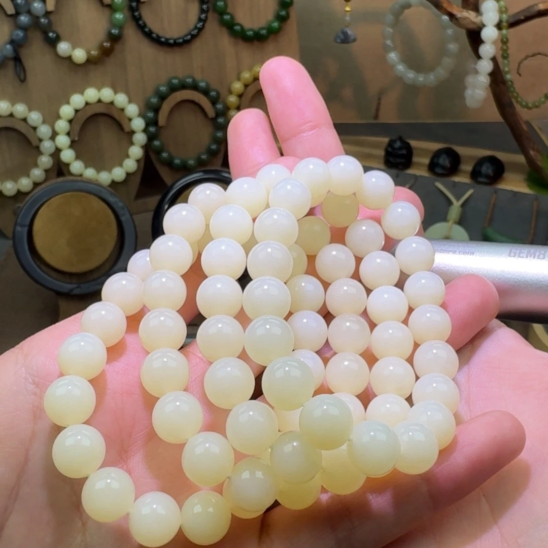 和田玉未镶嵌颈饰拍一发一多样性发货卡10且末白