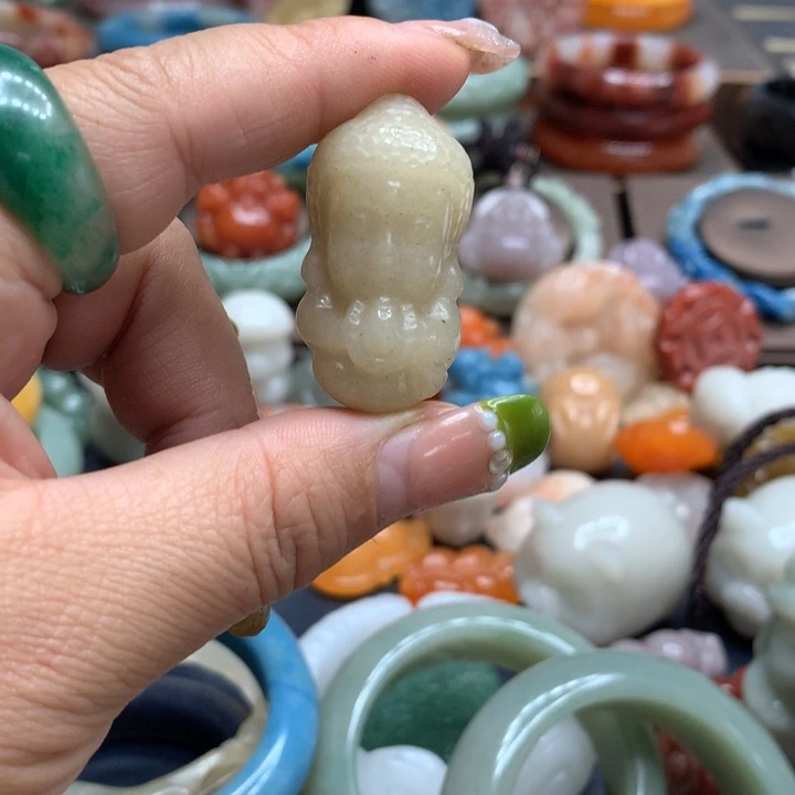 石英质玉（黄龙玉）合金颈饰