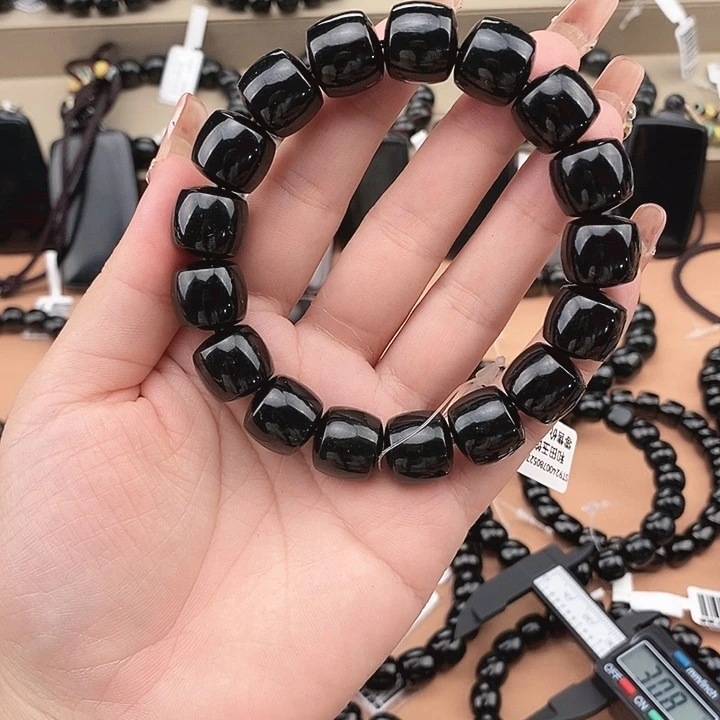 东***诃和田玉未镶嵌颈饰