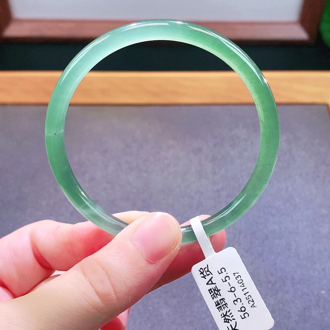 未镶嵌手镯翡翠天然翡翠