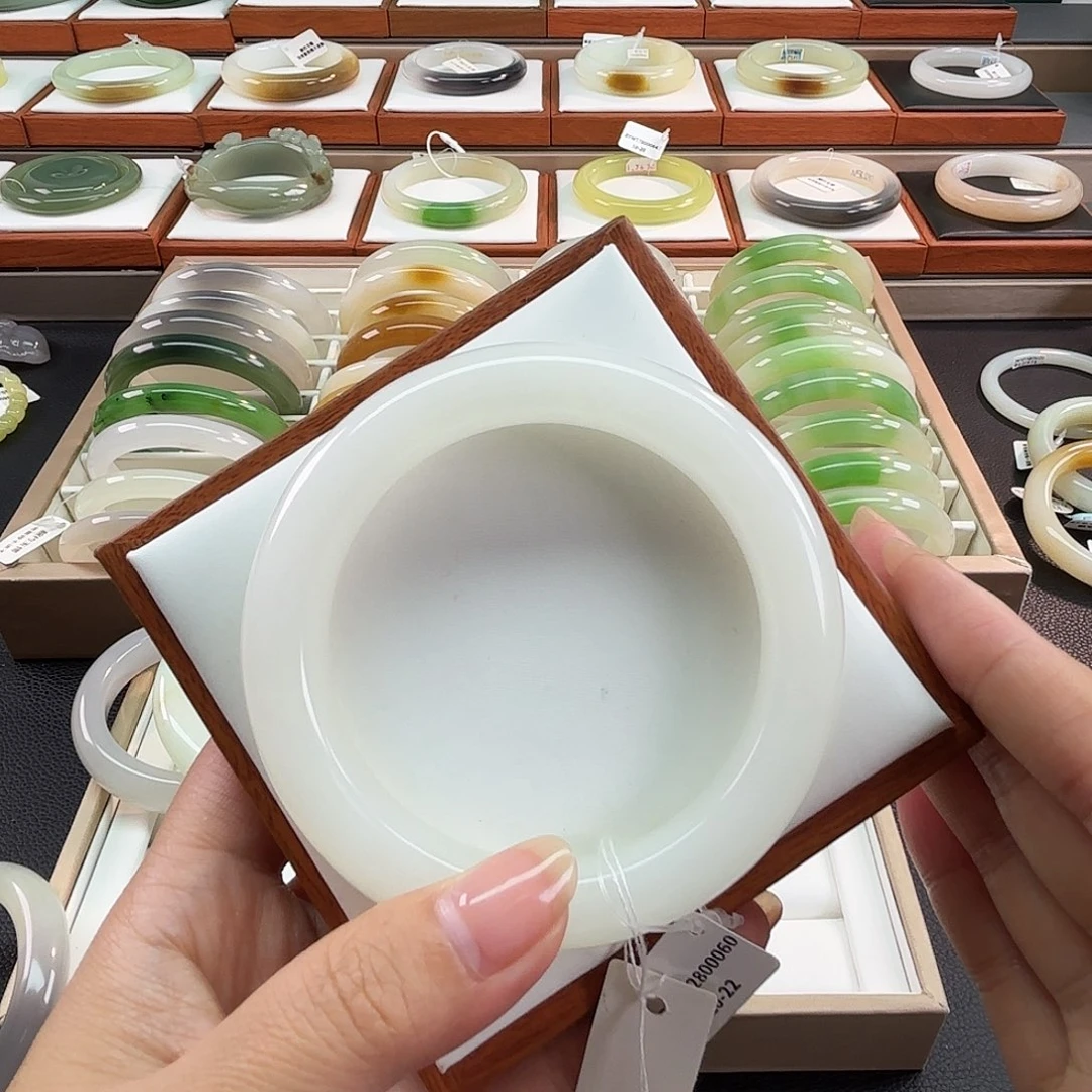 和田玉未镶嵌手镯61俄白羊脂