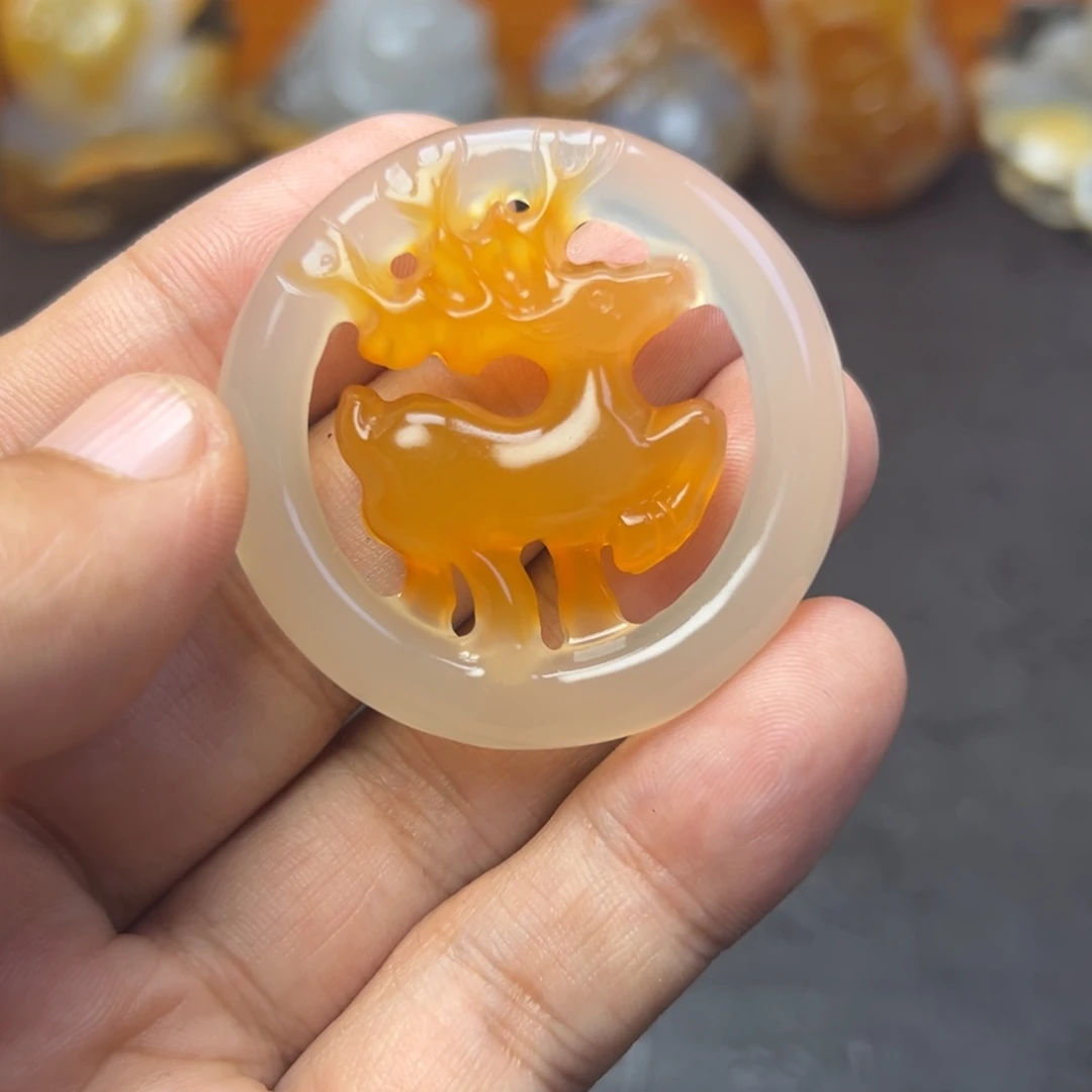 盐***商玛瑙/玉髓未镶嵌时尚潮流手把件吊坠