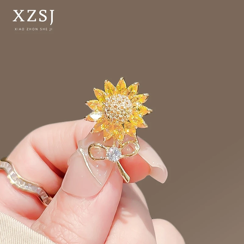 铜锆石胸针 一举夺魁向日葵小胸花女设计感精致别针开衫防走光扣