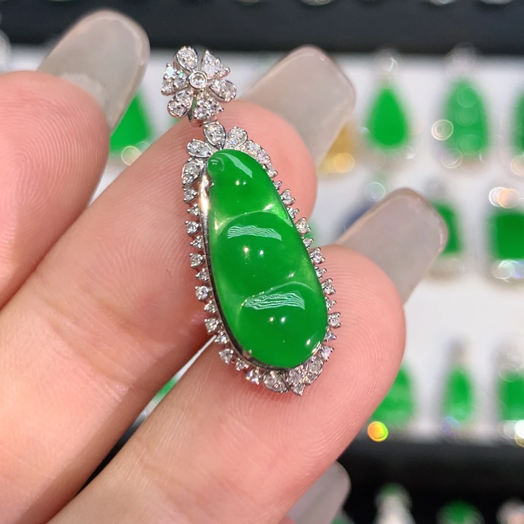 翡翠18K金镶嵌颈饰