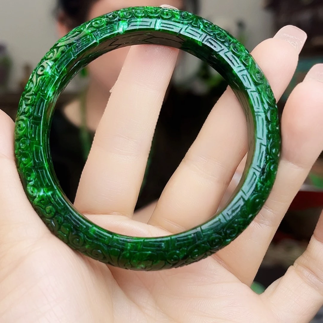 翡翠未镶嵌颈饰手镯