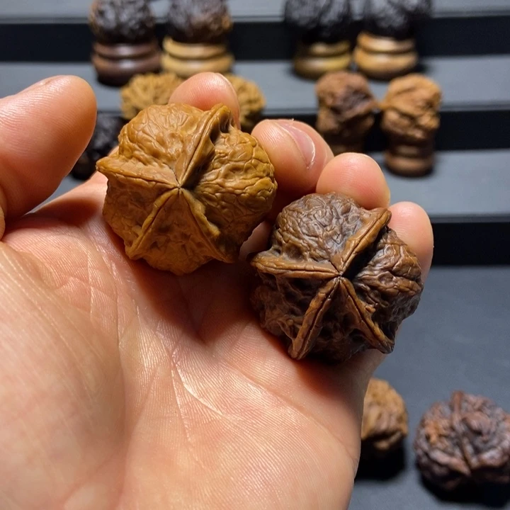 文玩核桃把件B凸筋四棱37mm