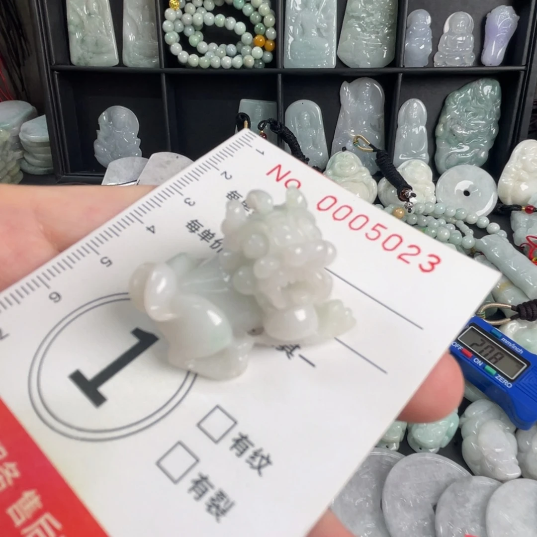 翡翠未镶嵌吊坠(不含链)麒麟