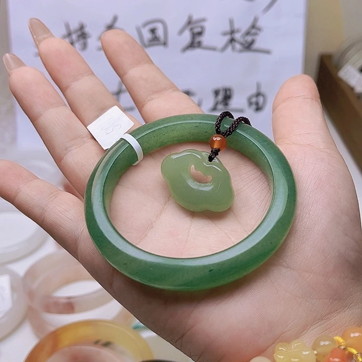 未镶嵌手镯石英质玉东陵104/56