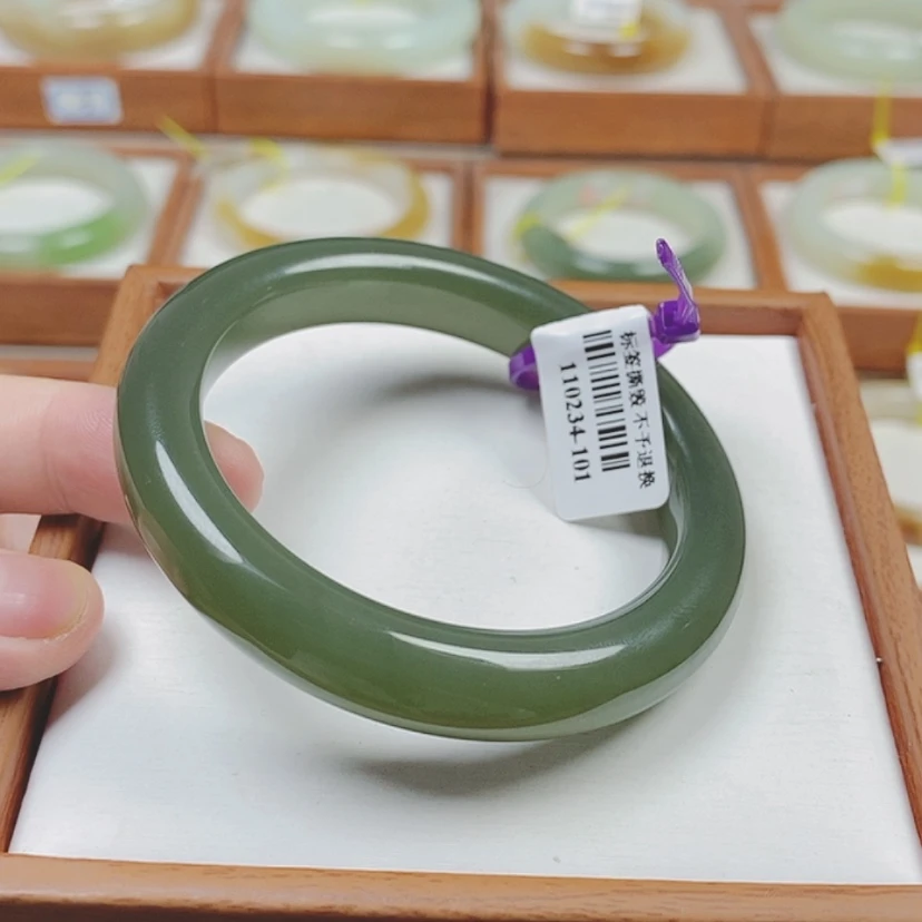 【闪购商品】和田玉手镯未镶嵌48