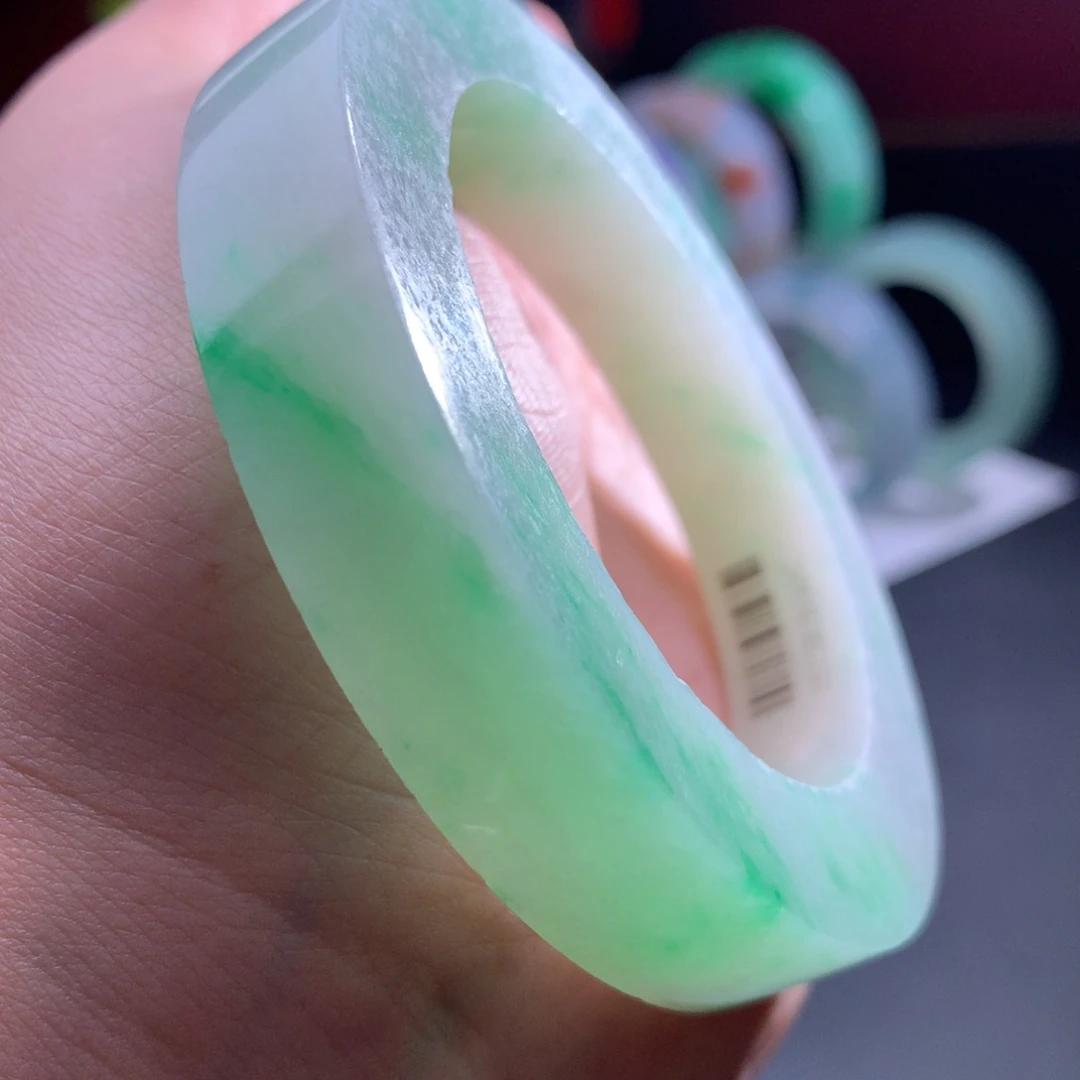 未镶嵌翡翠手镯定制翡翠