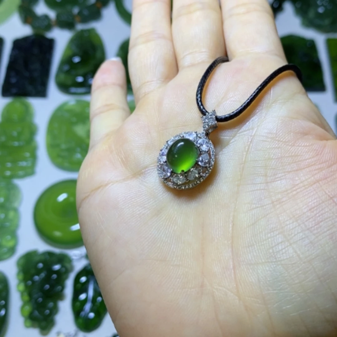 【闪购商品】银S925镶嵌蛇纹石玉颈饰