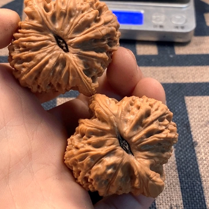 恬***阔文玩核桃吊坠全品白狮子