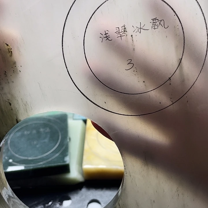 石英质玉未镶嵌手镯定制