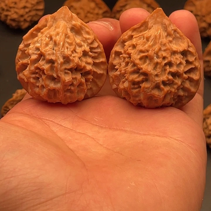 文玩核桃吊坠小*°1珊瑚塔