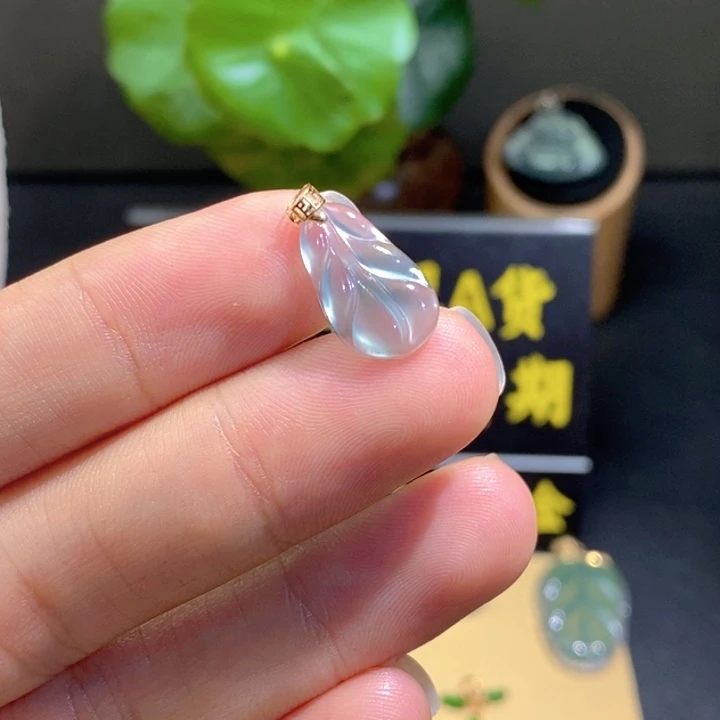 颈饰未镶嵌翡翠吊坠