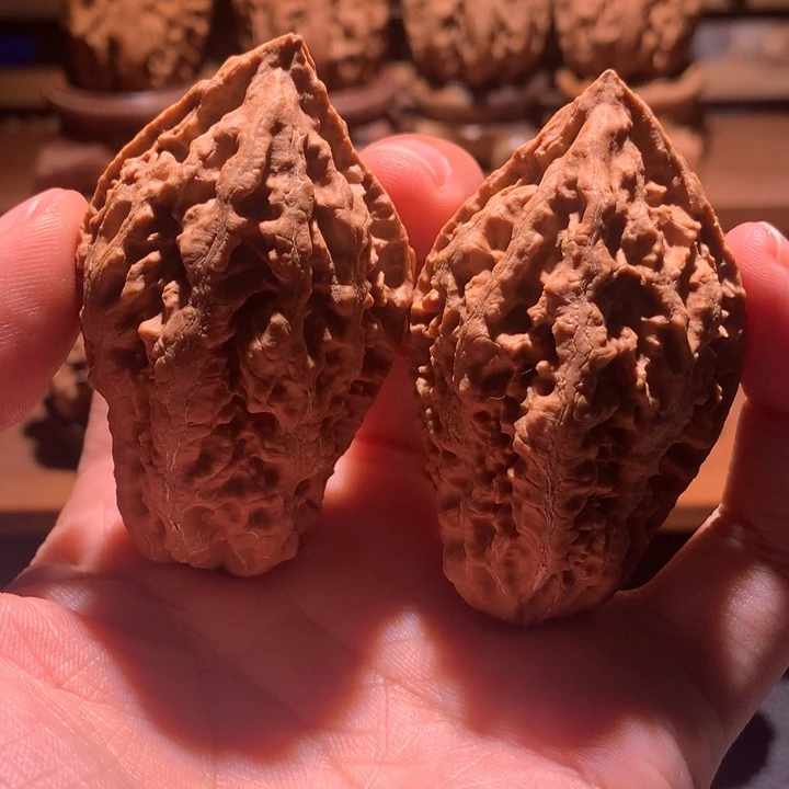 文玩核桃吊坠楸玥核72