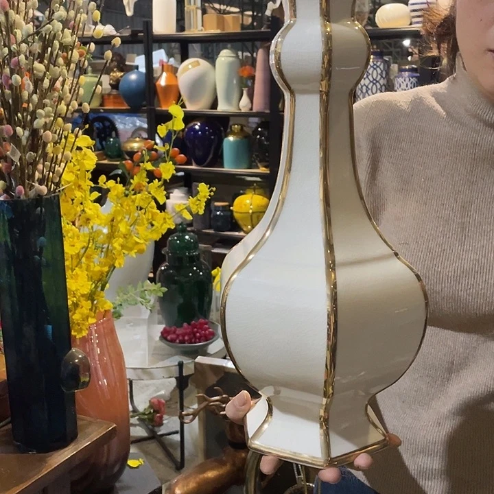 陶瓷花瓶，茶杯茶具。