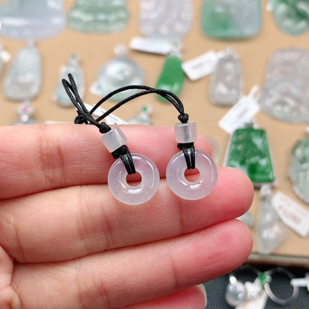 翡翠颈饰未镶嵌小扣子