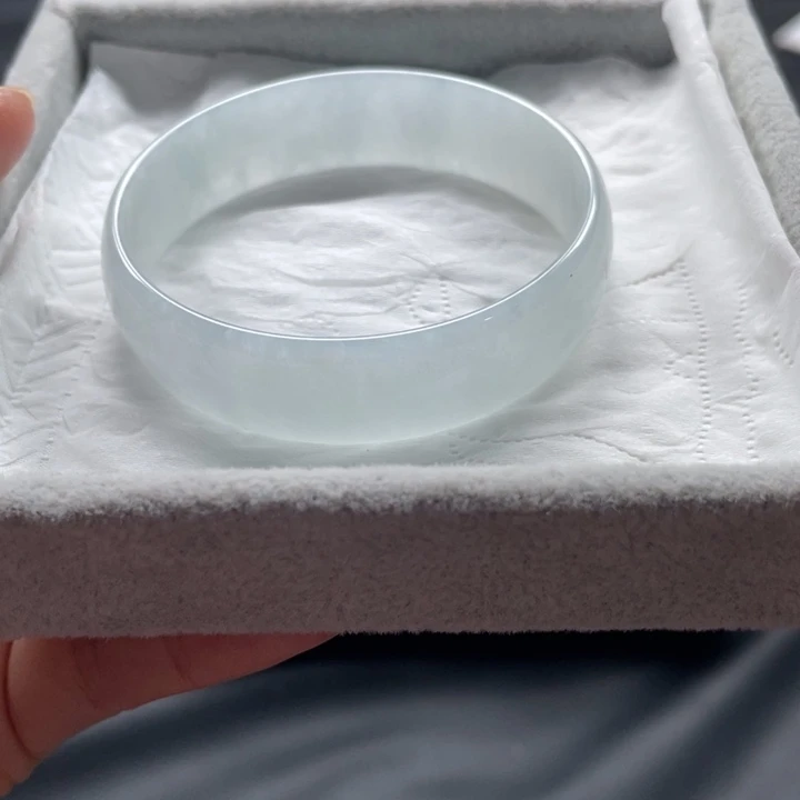 傲****翡翠未镶嵌手镯手镯