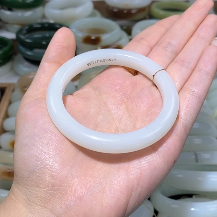 和田玉手镯未镶嵌羊脂白镯55