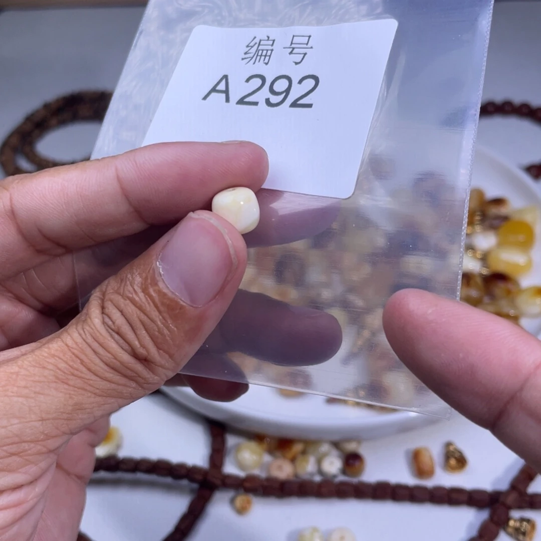 琥珀未镶嵌裸石蜜蜡