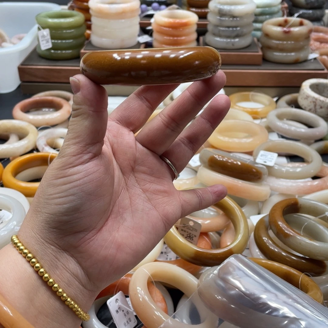 0***糕未镶嵌手镯石英质玉