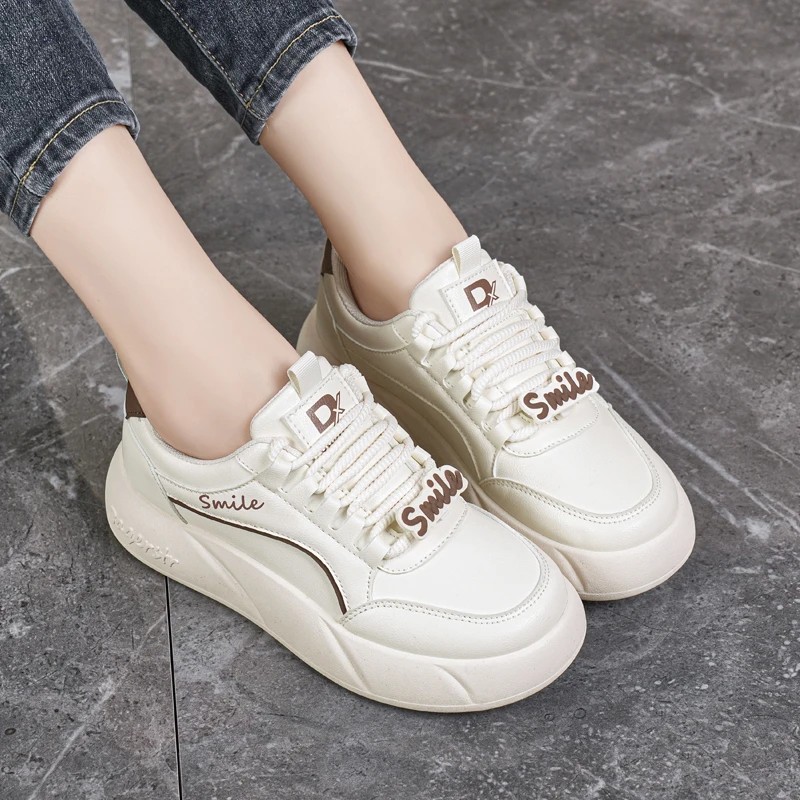 高级感小白鞋女秋季新款百搭2025厚底轻便运动休闲鞋大码板鞋春秋