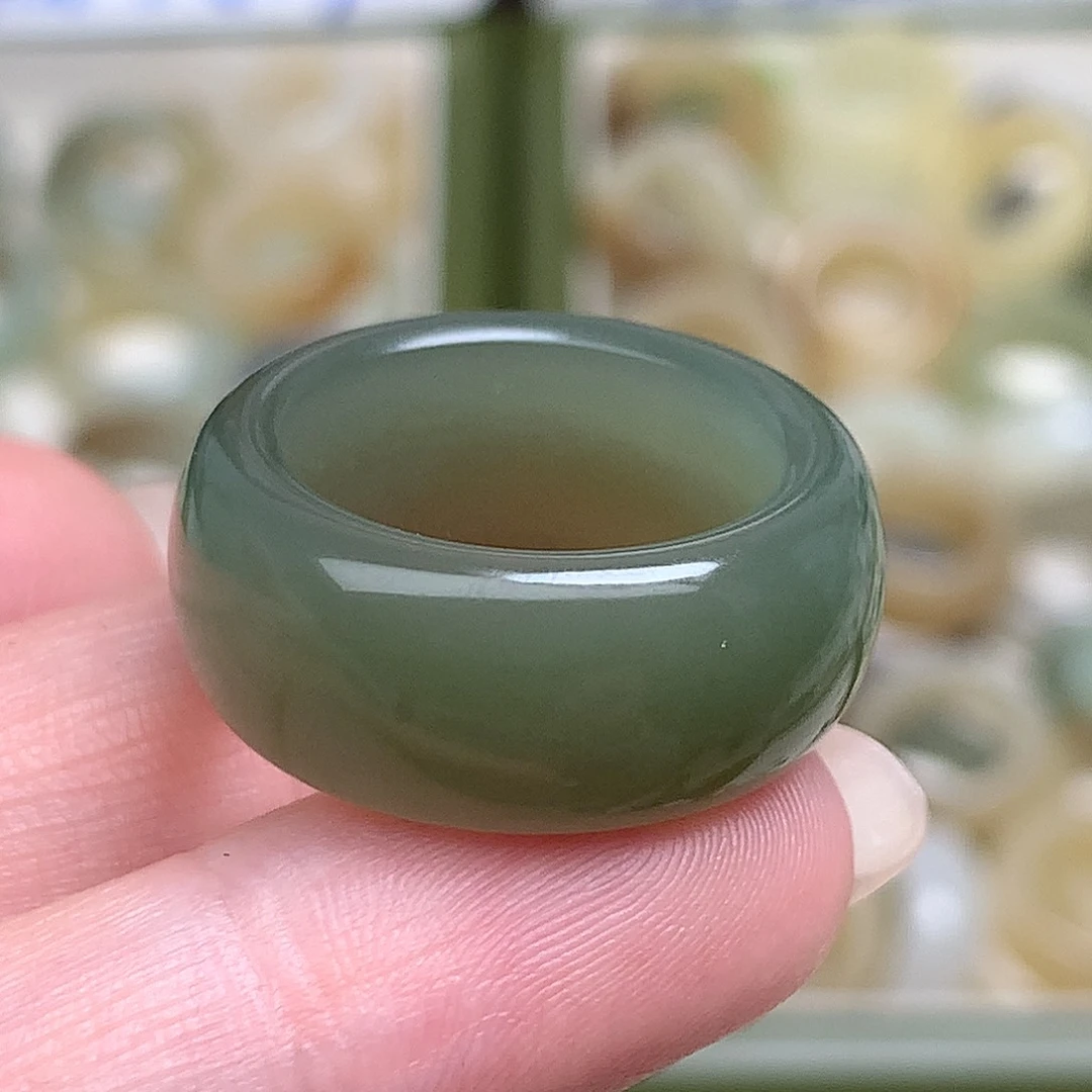 未镶嵌戒指和田玉