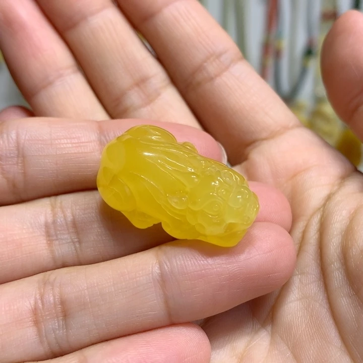 玲***豆裸石蜜蜡未镶嵌配饰