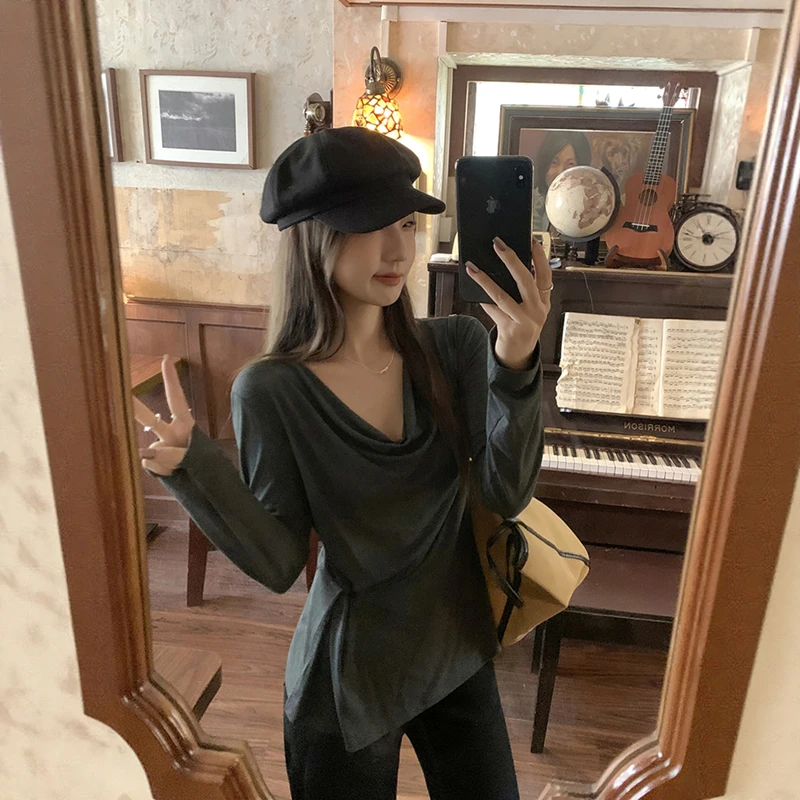 设计感法式荡领斜扣春秋新款针织衫收腰显瘦内搭打底长袖上衣女
