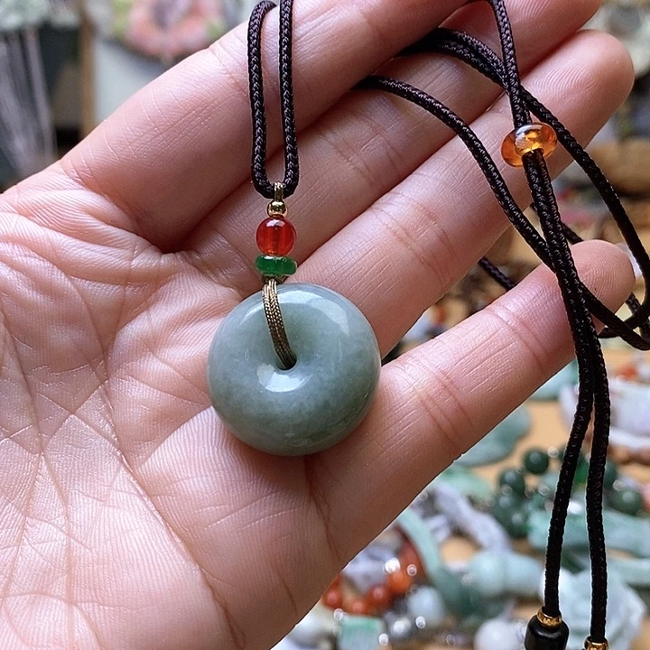 翡翠颈饰未镶嵌一套18